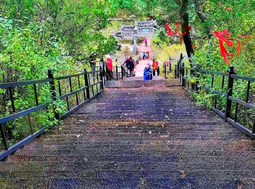 陕西旅游：甘泉雨岔大峡谷及周边行（图）