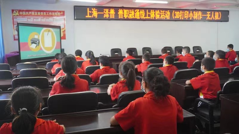 沪上职校经典职业体验项目走进喀什，让职业种子深埋学生心中