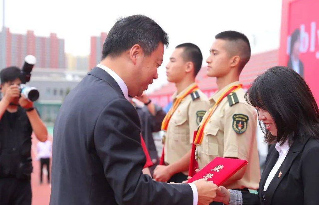 毕业后才知道，高等专科和职业技术学院大有不同，学生要谨慎选择