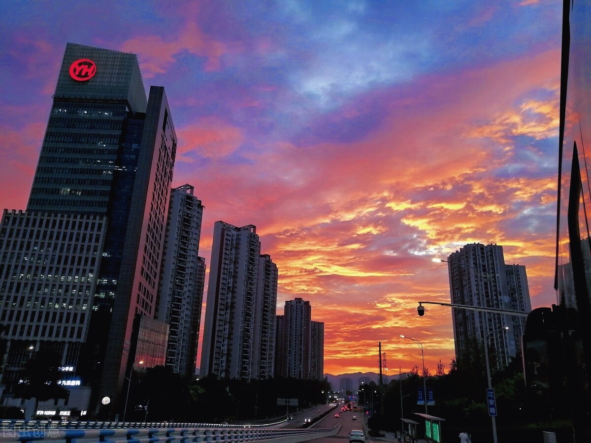 什么叫多余？夏天的棉袄，冬天的蒲扇，还有等我心冷后，你的殷勤