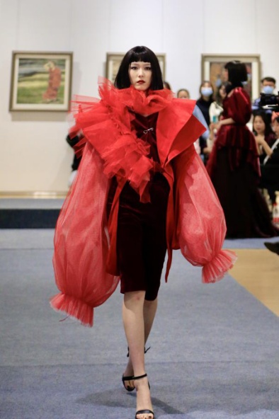 “最美美术馆”遇见“最美服装秀”江汉大学STYLE SHOW项目式教学成果展首秀圆满举行