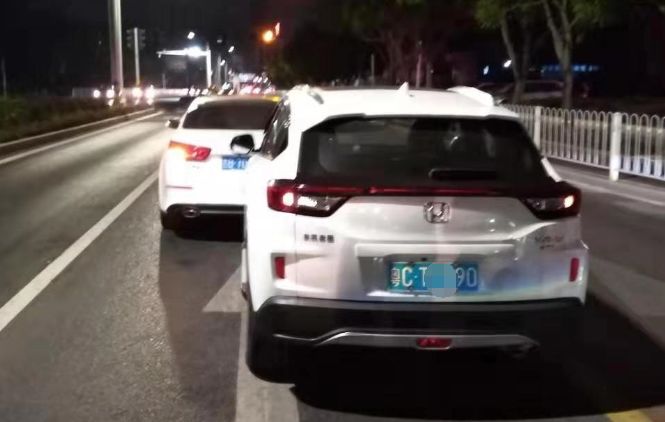 珠海仨女子开奔驰、奥迪半夜出门竟接连闯祸！醉猫女店长狂奔20公里只为补觉!