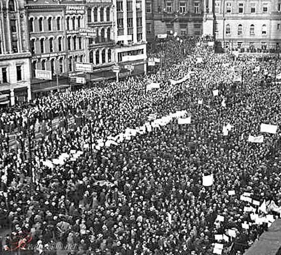 1886年5月1日,以美国芝加哥为中心,在美国举行了约35万人参加的大规模