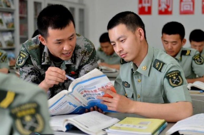 大学生当兵迎来喜讯，满足条件可保送到军校，机会难得不要错过