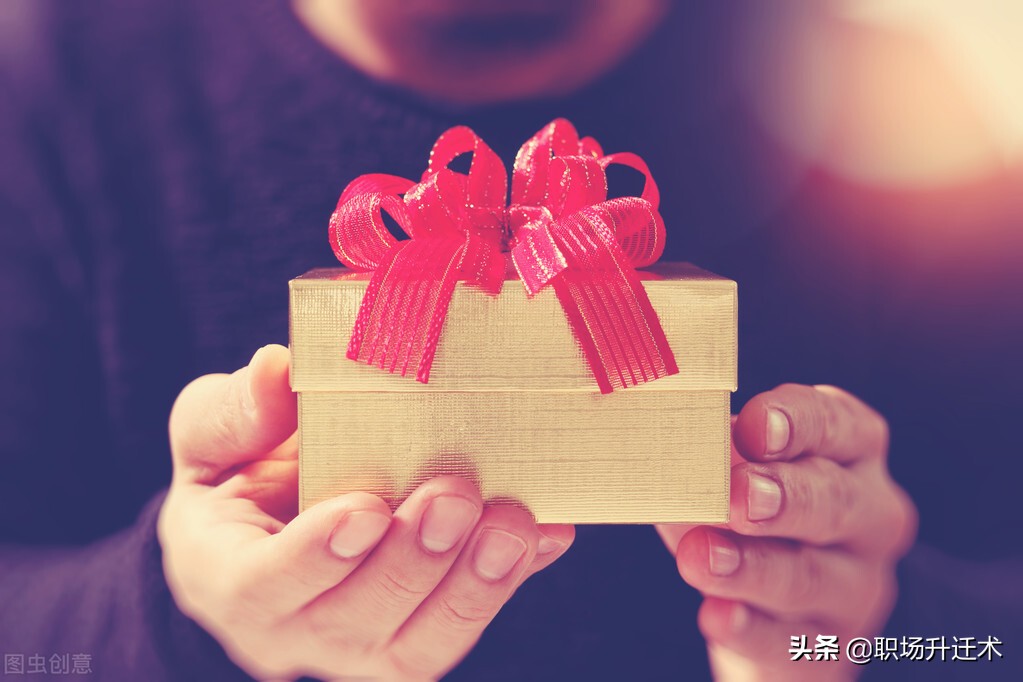 给领导送礼用什么方式送（最好）