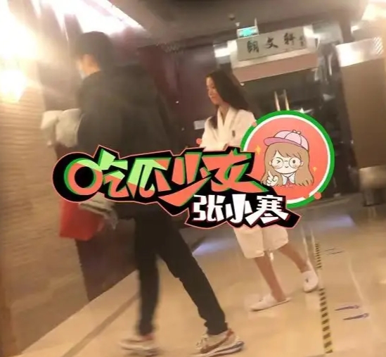 当红男星邢昭林与北电女学生电梯亲热？网友：啥昭林？谁啊