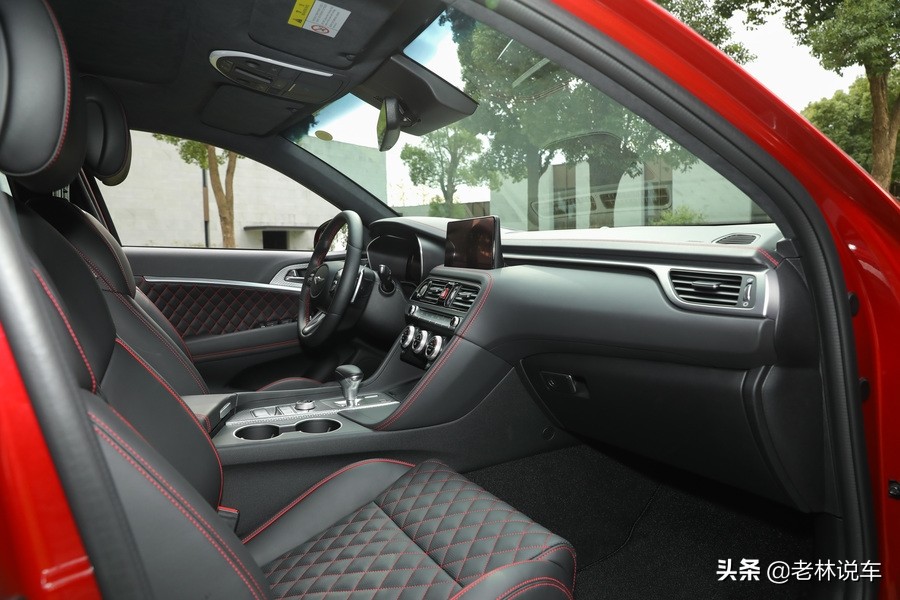 24.98万的“小宾利”，纵置2.0T+后轮驱动，捷尼赛思G70能火吗？