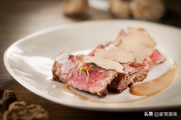 世界上食用野生蘑菇多达5000种，为何松茸和松露仍被吃出“天价”