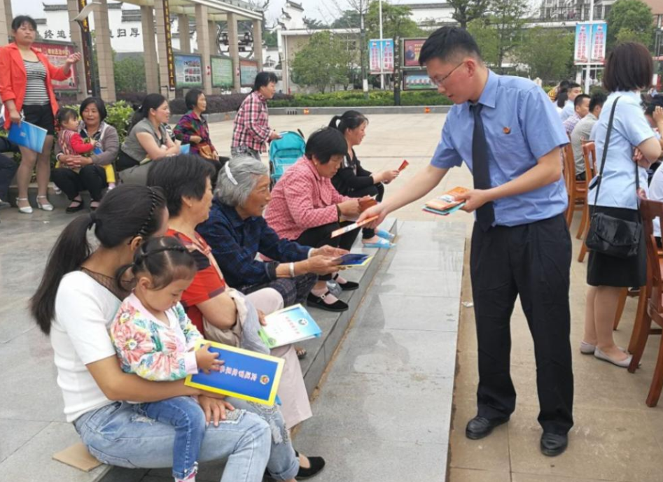 公务员招聘迎来“新调整”，部分学生将无缘报考，要事先了解