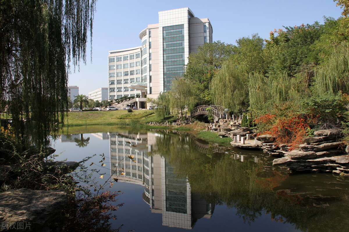 联考266.8文化445，中南财经政法大学数字媒体艺术录取合适吗？