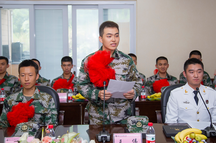 大学生当兵迎来喜讯，满足条件可保送到军校，机会难得不要错过