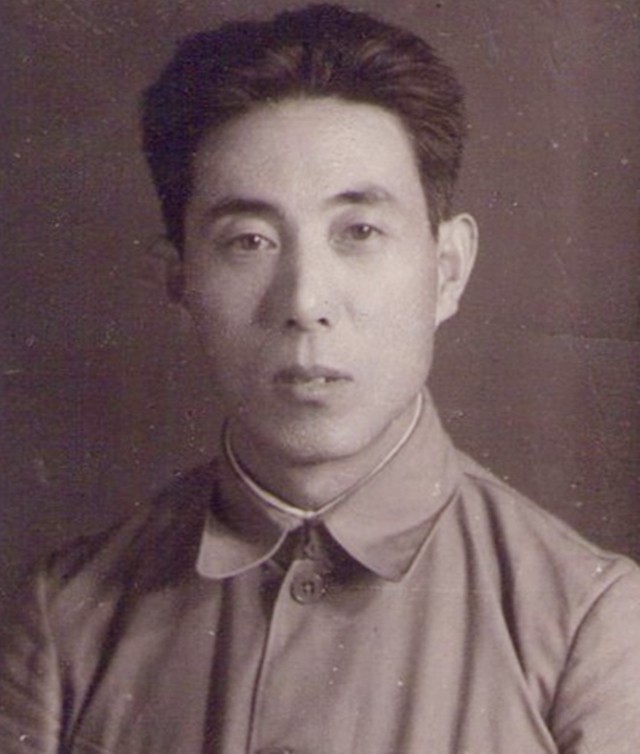 刑场上，战士亲手枪杀12名同志后自杀，用枪声发出绝密情报