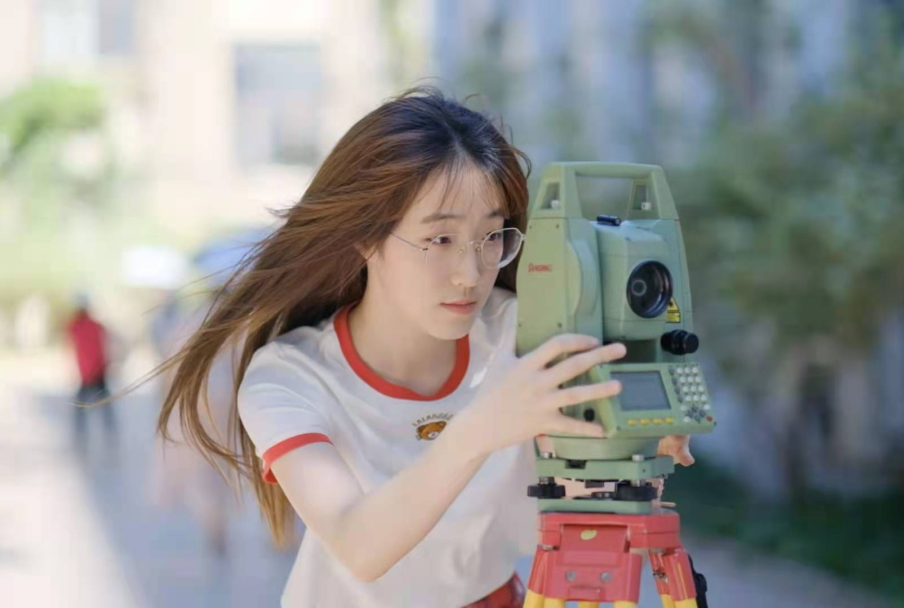 惊艳！北京“双一流”名校2021级新生辅导员集体亮相，网友：眼前一亮！