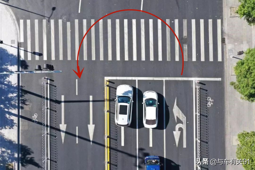 标准的左转弯是怎样的？多车道左转应该怎么走？很多新手做错了