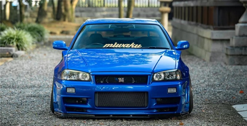 一台我们可以“仔细打量改装”的日产战神GTR R34 !