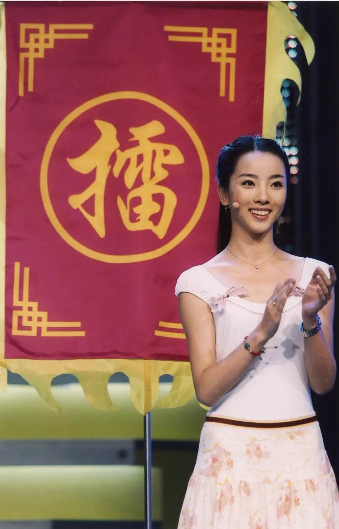 2006挑战主持人嫁70岁老头被曝四个老公央视主持人的谣言比明星还离谱