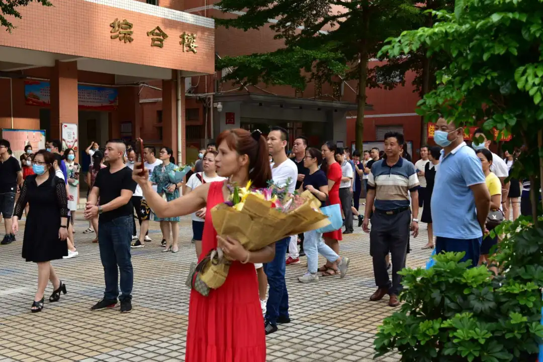 难忘老师 感恩亲人——佛山南海中学分校2020届高三学子高考凯旋