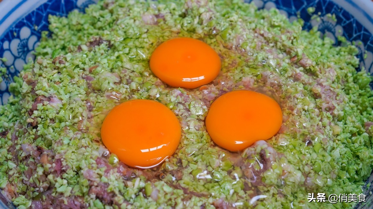 立秋后吃饺子，茴香韭菜靠边站，孩子特馋这种馅，多吃个子蹭蹭长