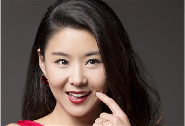 15岁入行，出道20年从不拍吻戏，结婚嫁初恋，李小萌不觉得亏