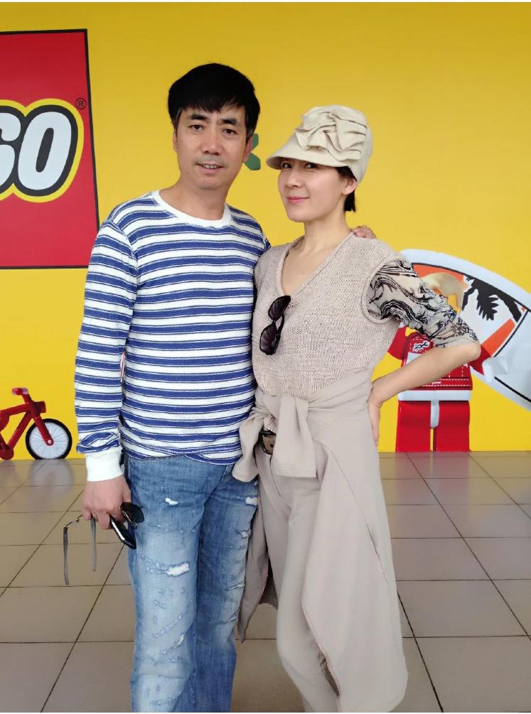 范明妻子厉玲,二婚带子嫁范明,婚后生一女,一家四口幸福有滋味