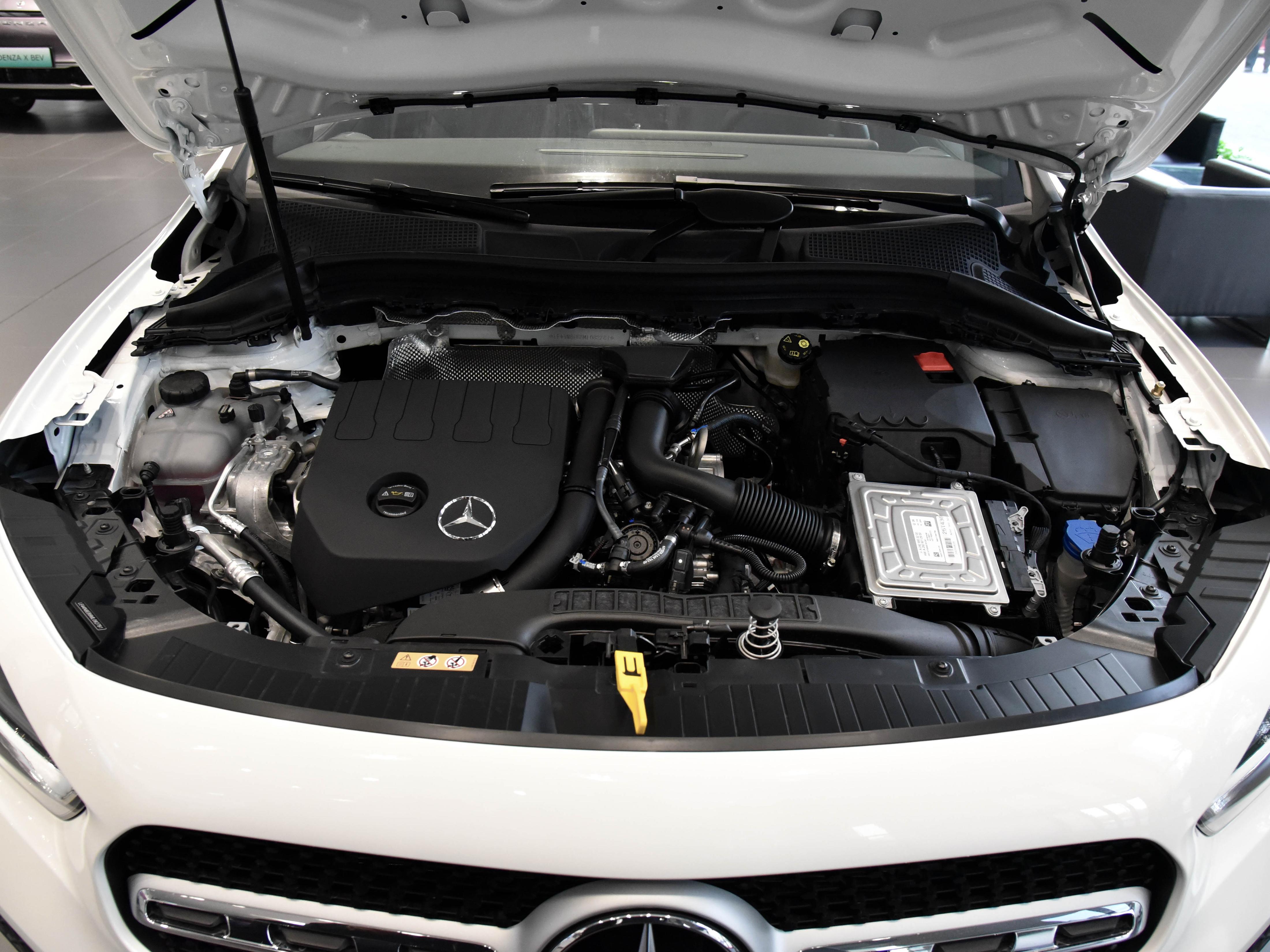 气势更像suv,30万价格内饰好看油耗又低,实拍奔驰gla