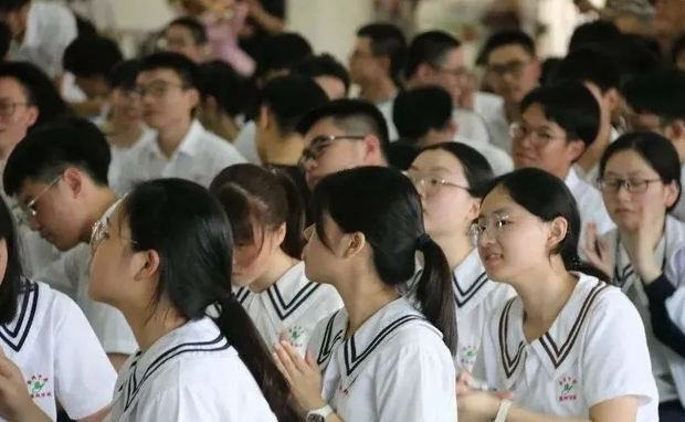 四川考生张莹嫇，清华破例降60分录取，她到底有何过人之处？