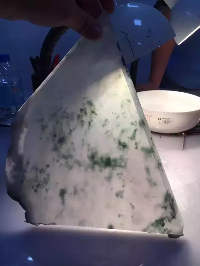 一条翡翠玉镯的诞生,经历了什么?