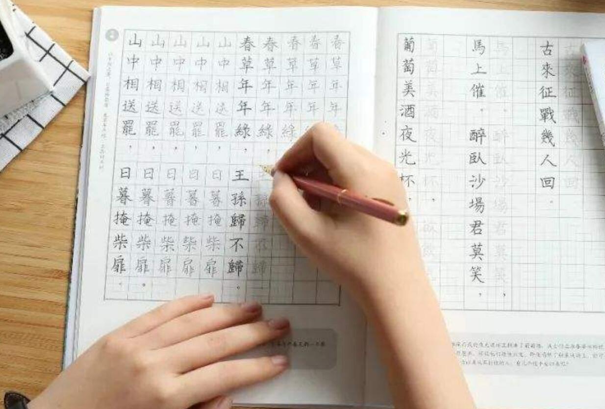 高考状元唐楚玥总分725，语文146，考卷上的“印刷体”亮了