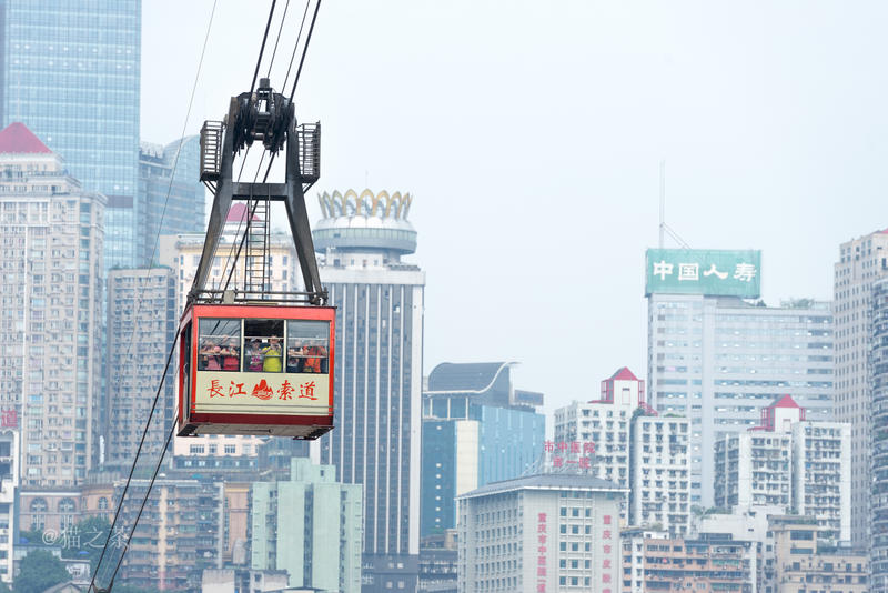 山城重庆，轻轨出行，玩转8D网红城市