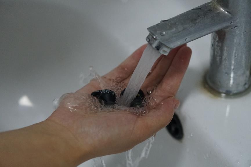 第一次见如此精致的蓝牙耳机，颜值质感都在线，魔浪S上手