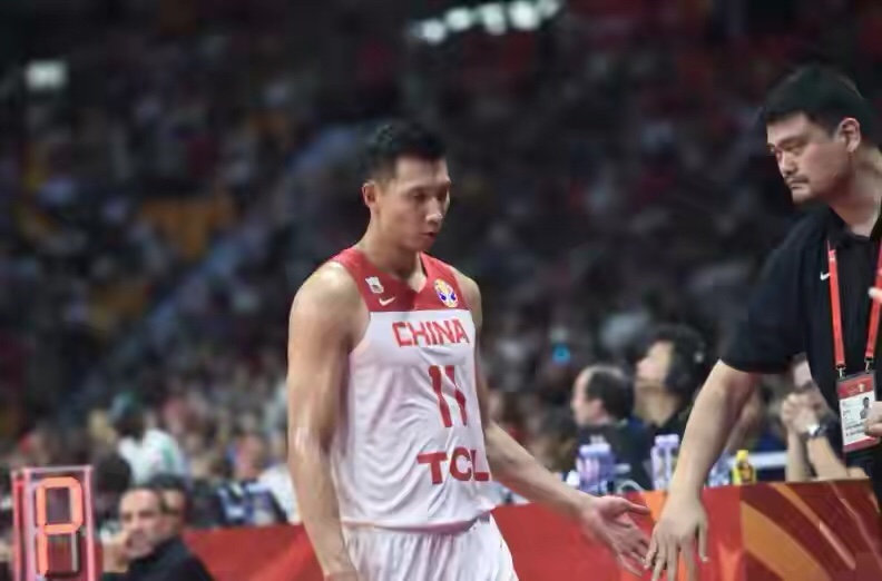 阿联为什么留在nba(为何易建联过去一直留在广东队打球？本人给出解释，不只是因为家)