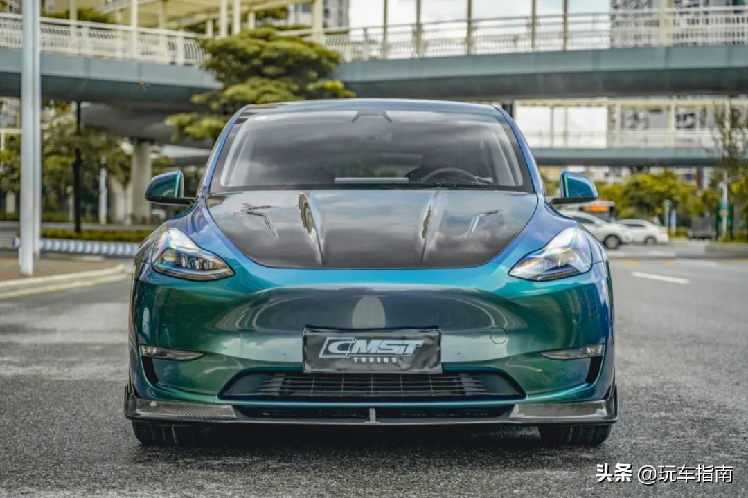 特斯拉Model Y全面改装，碳纤维宽体钻石绿变色膜回头率爆棚
