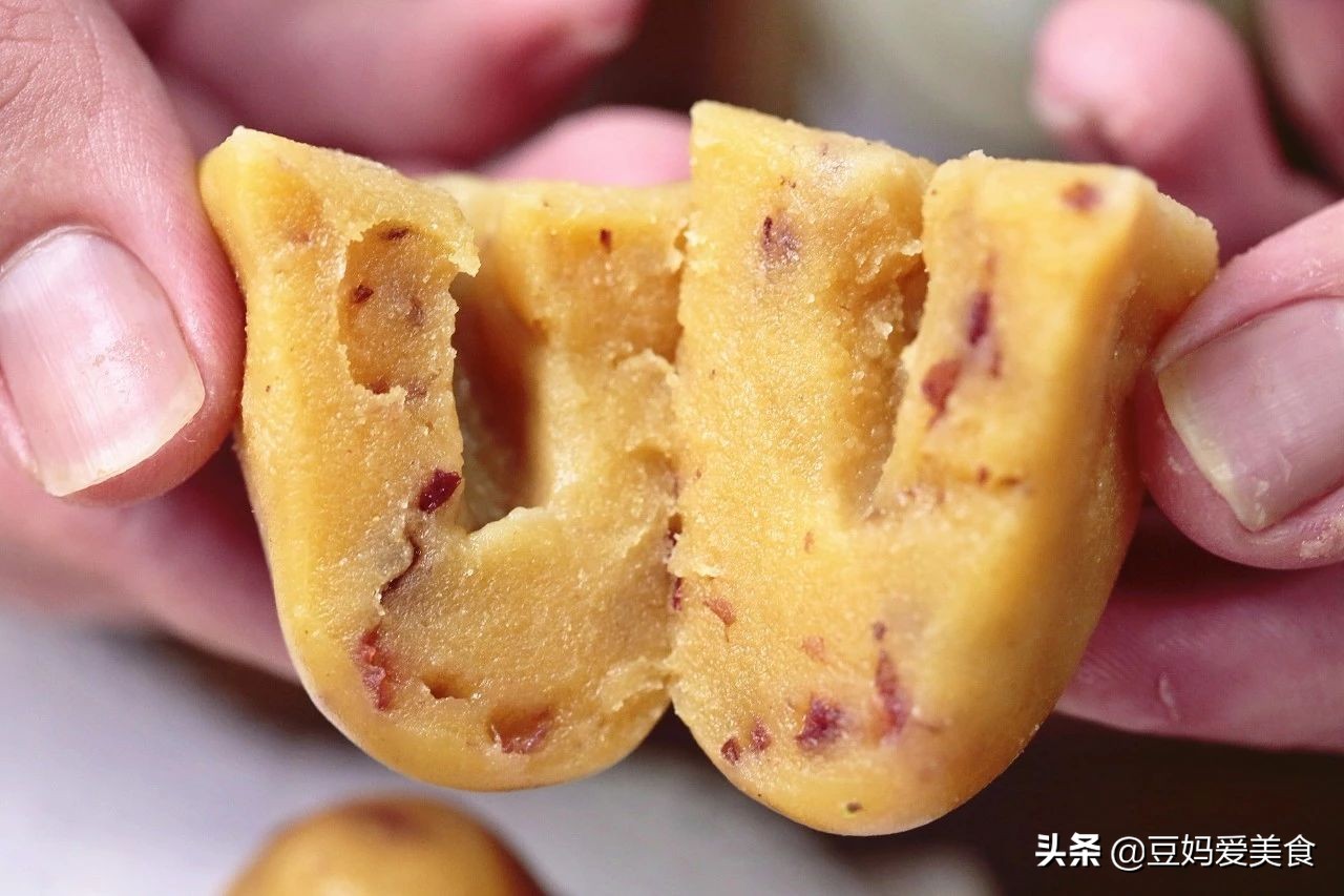 只需开水烫一烫，不放发酵粉，做出的面食一样松软可口