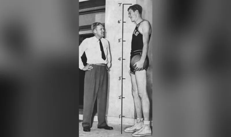 nba为什么有那么高个子(1954年，NBA史上唯一一场篮筐高度3.66米的比赛，这场比赛太特殊)