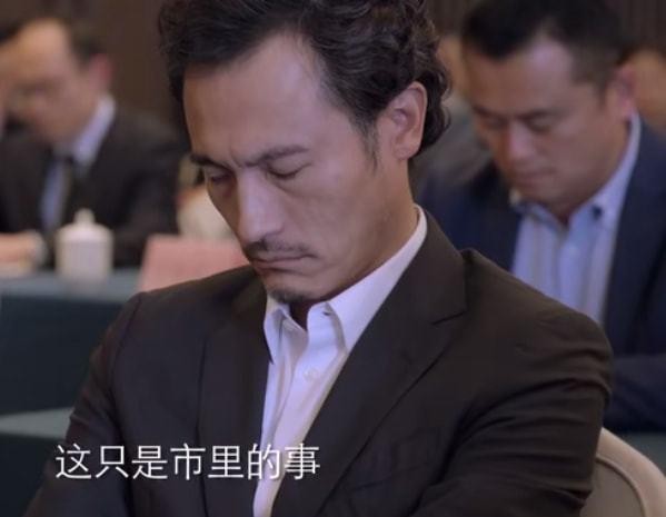 《人民的名义》好评如潮，姊妹篇《突围》为何骂声不断？