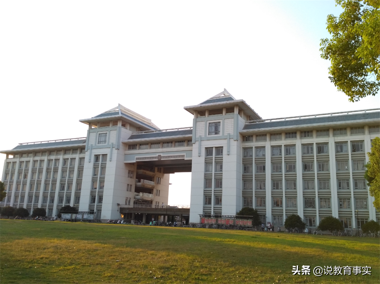 学校是如假包换的一本大学，却在多地是二本招生，捡漏要把握机会