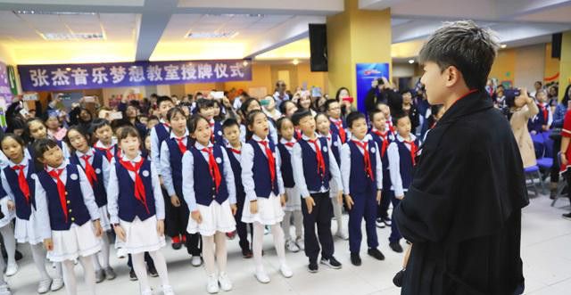 张杰入职上海大学，两年前就有消息爆出！明星做老师的何止他一人