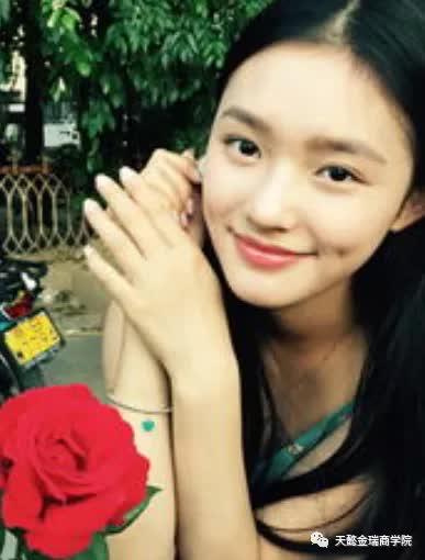 为什么现在的女神不再做眼线而选择美瞳线？