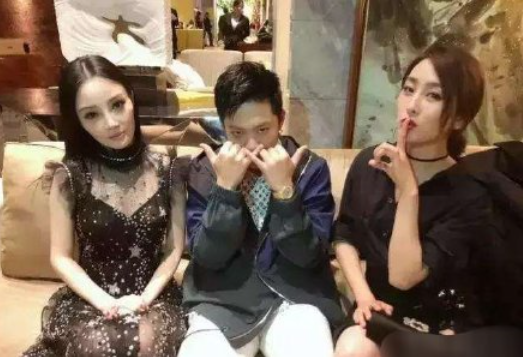 39岁马苏频繁更新自拍，网友却不买账，一再提起