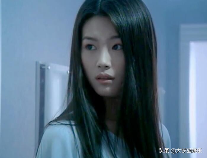 这部剧在当时曾轰动一时,多年后,于娜那个黑长直的造型一直都深深印刻