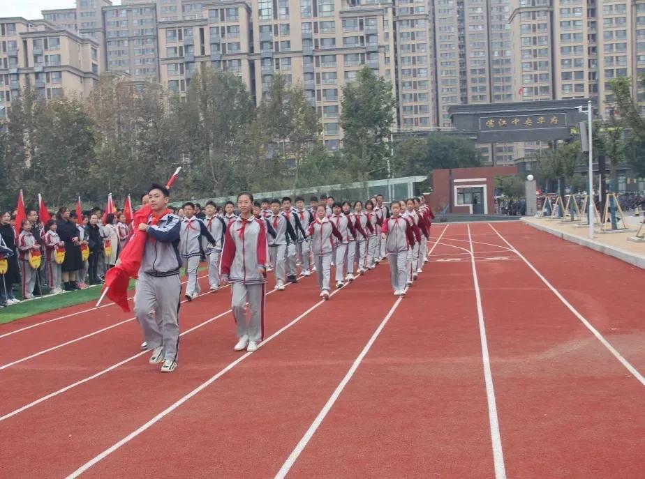 临沂光耀实验学校2021年度“请党放心 强国有我”开学典礼