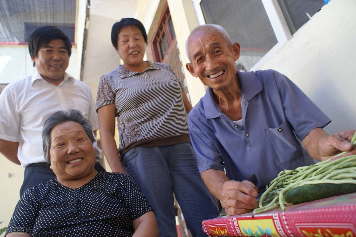全国31省市60岁农村老人，21年养老金标准更新，下半年还涨吗？