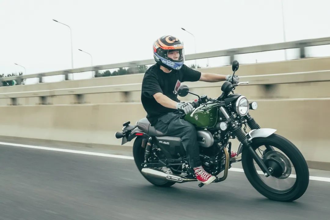 250cc级别性价比巡航车：赛科龙RA2 试驾体验