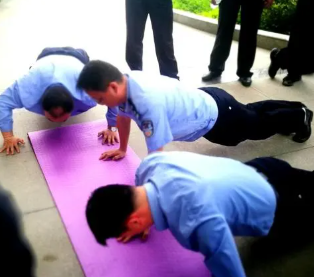 狱警每年都扩招，门槛较低报名条件“三不限”，为何学生不愿意考