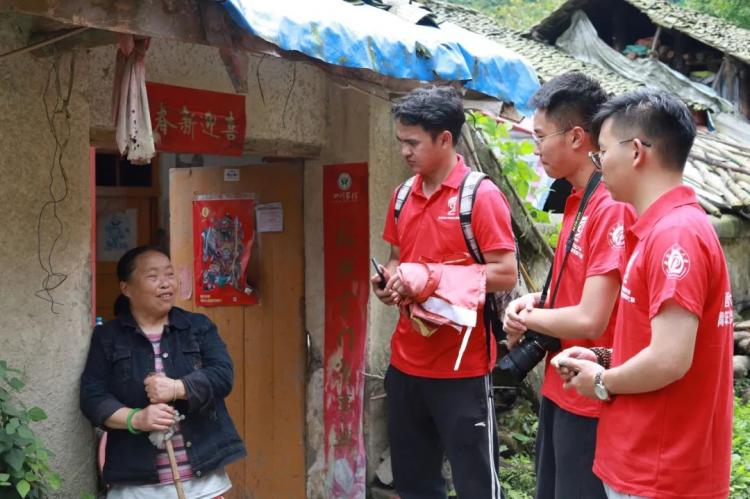 他来自四川大凉山深处，因贫困差点辍学，如今自主创业斩获金奖