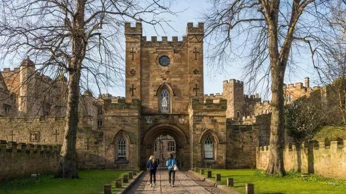 最新英国TOP20大学学费排名！剑桥位居榜首，牛津有些落后