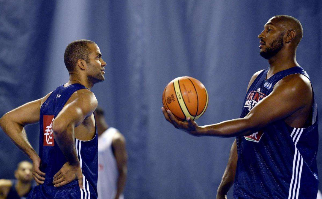 为什么nba球员打世界杯(为什么天赋平平的国际球员，能在世界杯大放异彩，而NBA球员相反)