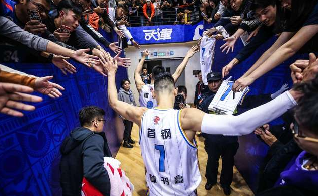 林书豪为什么进不去nba(林书豪为何离开NBA？球队经理透露：只因为他是亚洲人)