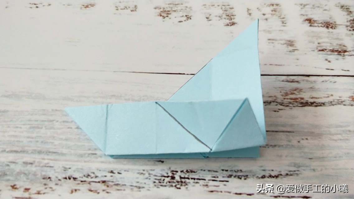 两个不同类型的折纸帆船，简单易学，适合小朋友
