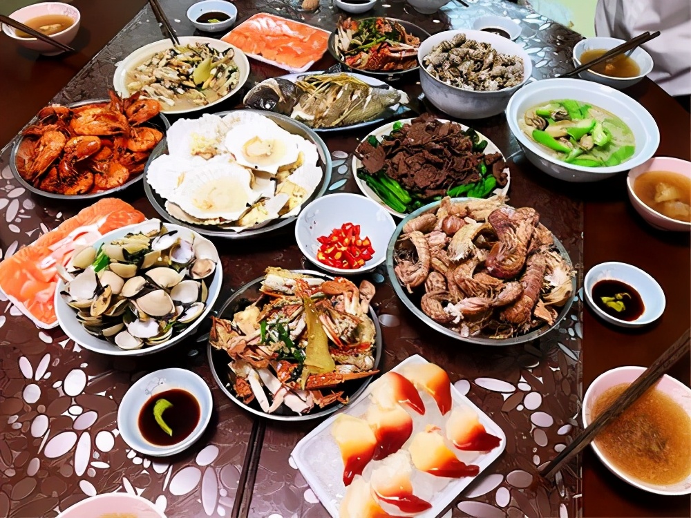 高考将至，建议学生们牢记“3吃4忌”，补充营养，考出好成绩